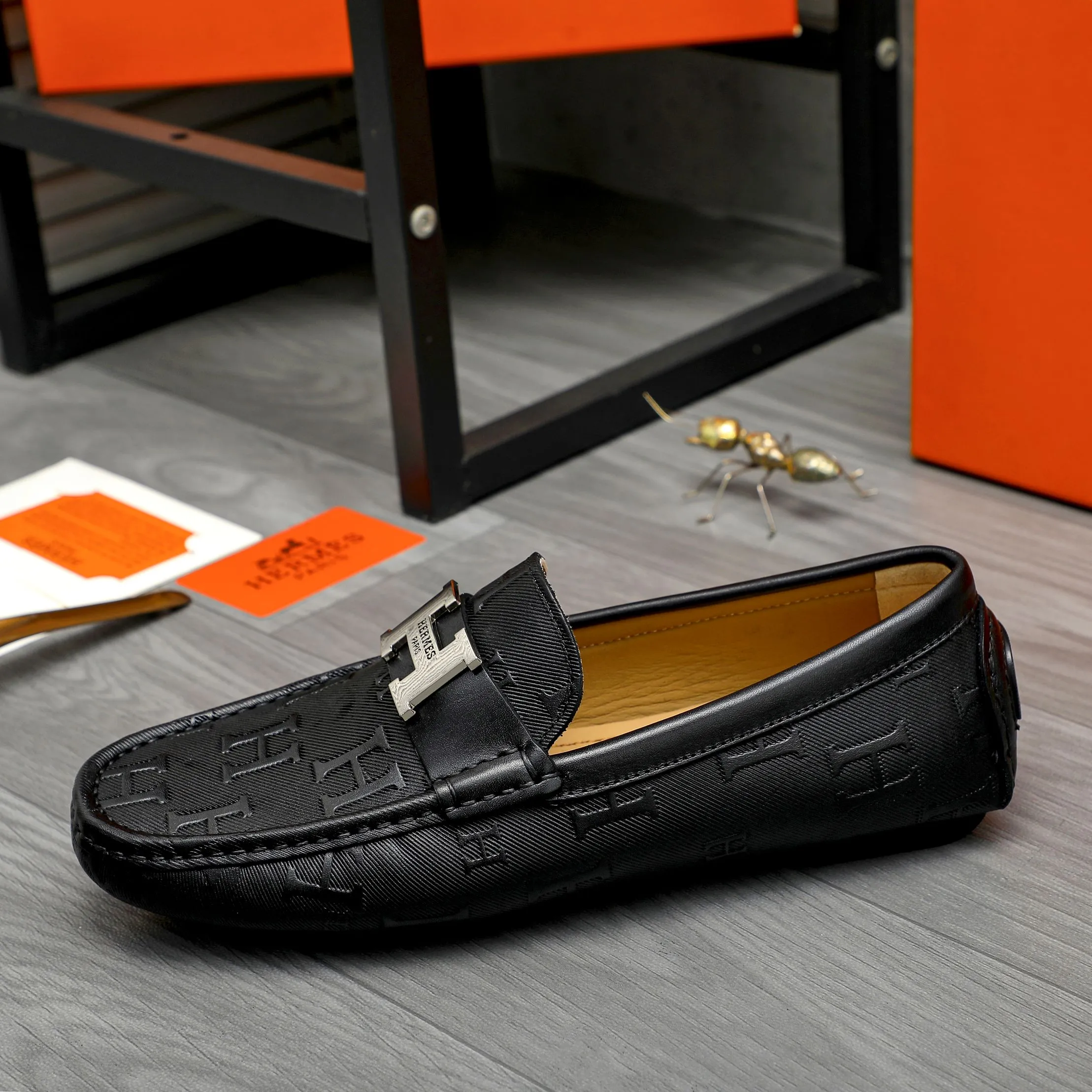 Men's shoes 💰p420 Product trademark: HERMES "Hermes" casual slip-on men's shoes Regular size: 38-44 Product materials: Selected embossed cowhide upper, sheepskin lining, original rubber outsole